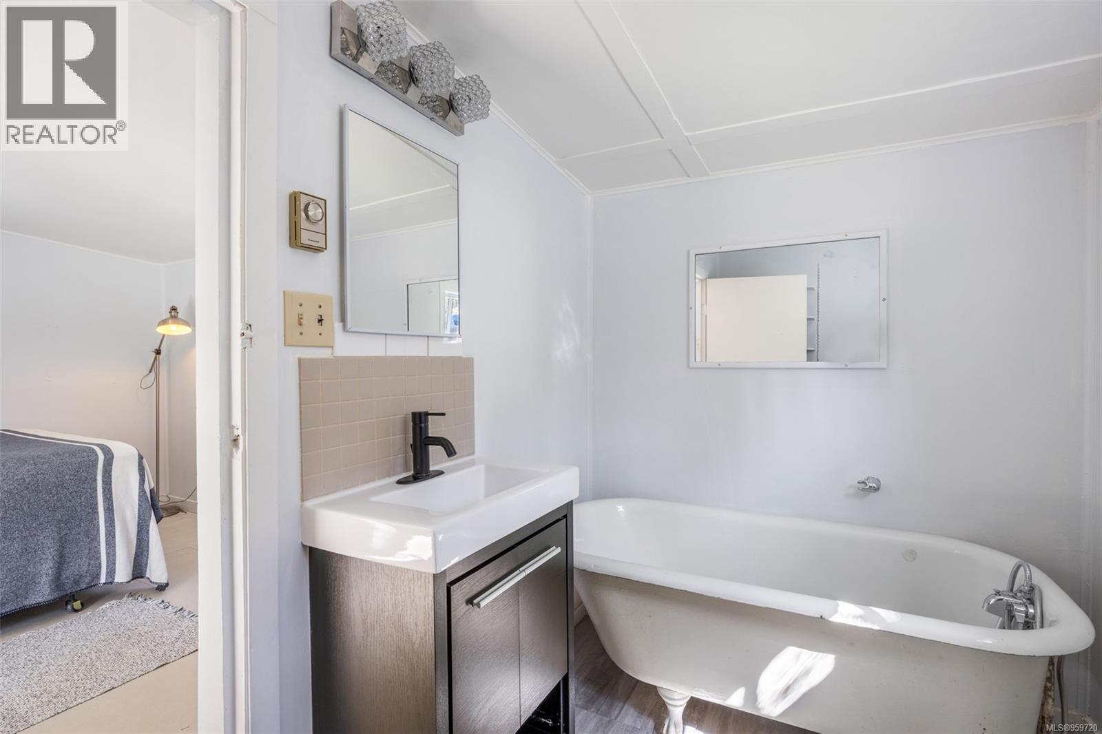 6148 ALDERGROVE DR - 29