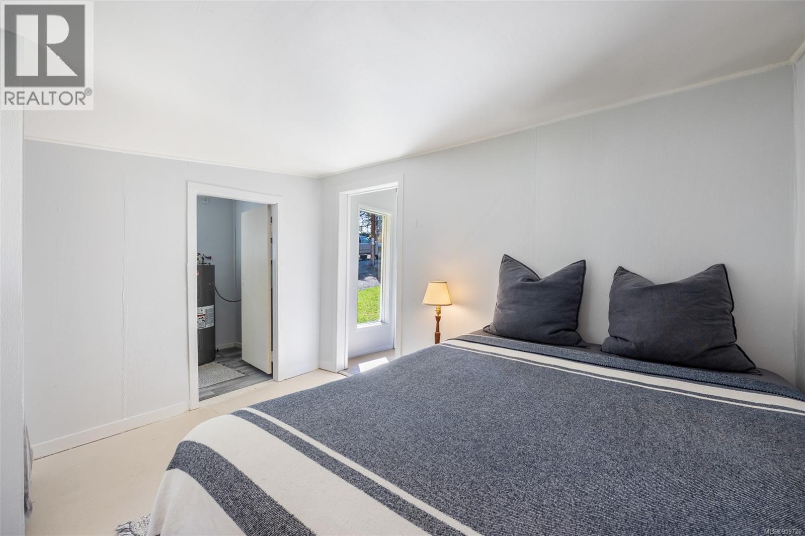 6148 ALDERGROVE DR - 27