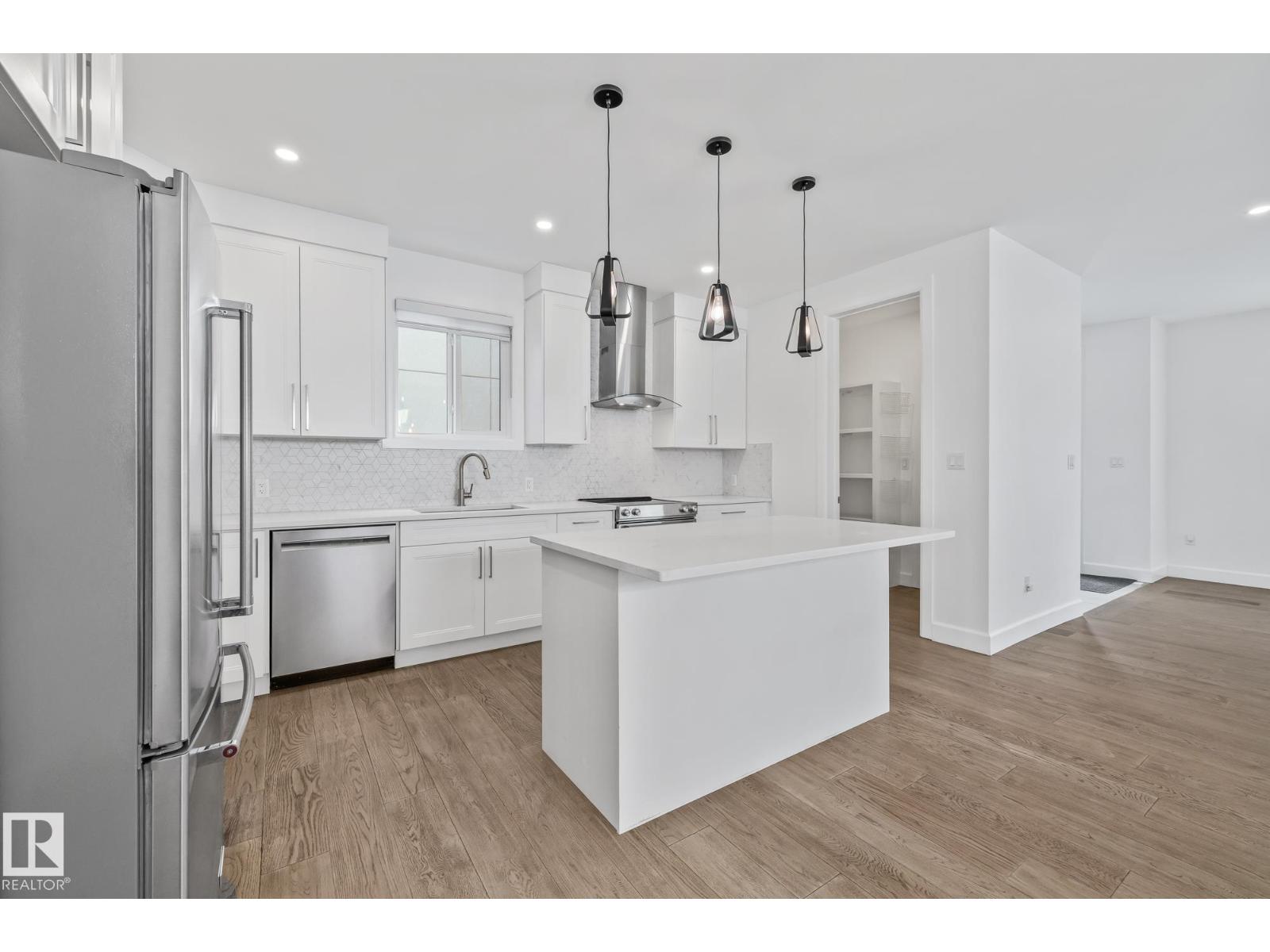 10038 142 ST NW, Edmonton