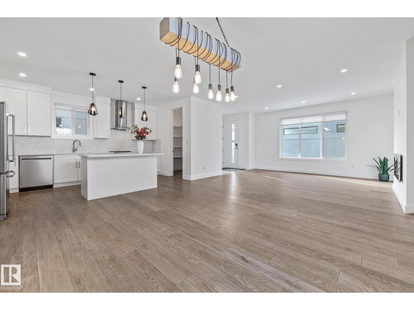 10038 142 ST NW, Edmonton