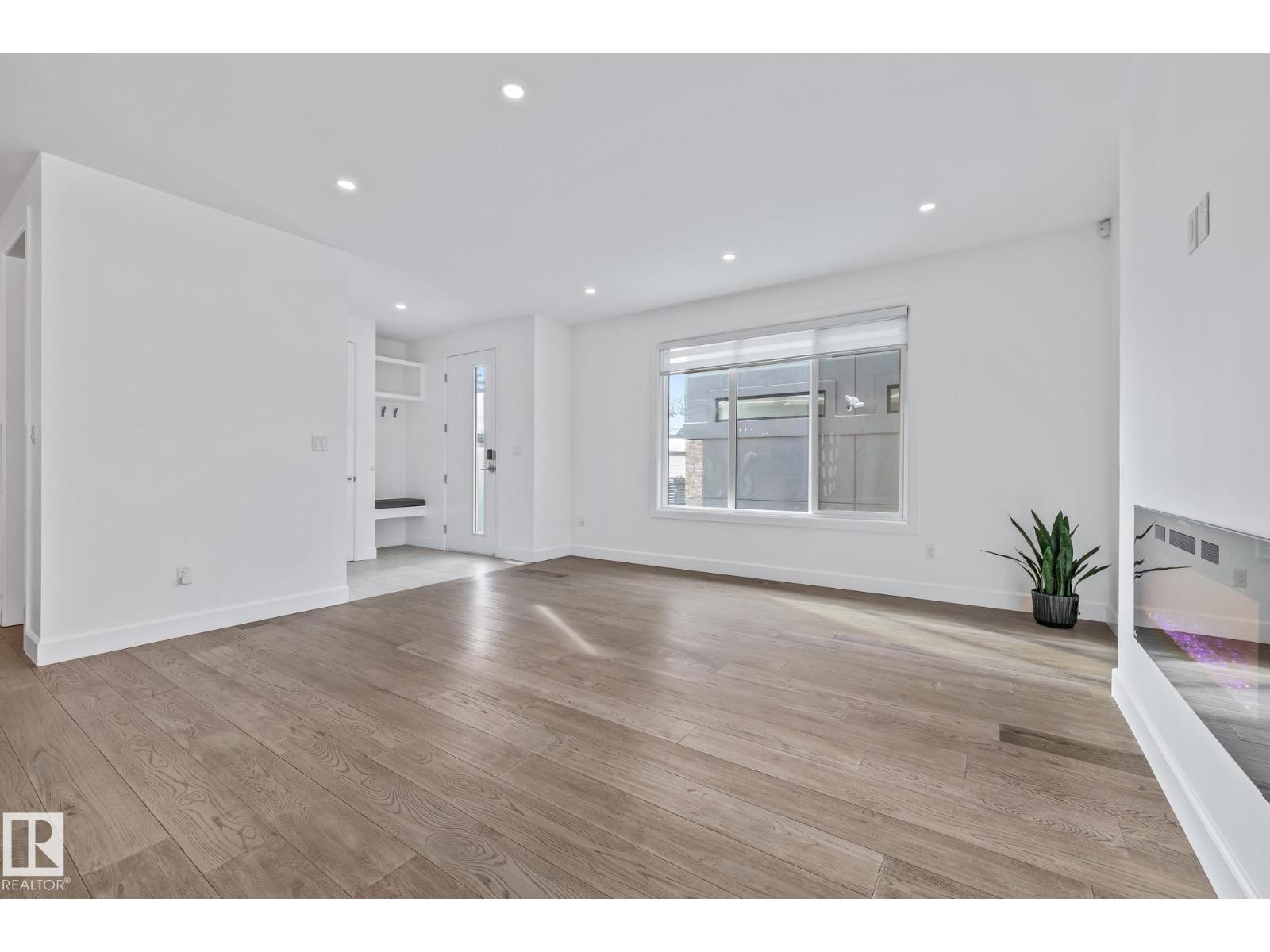 10038 142 ST NW, Edmonton