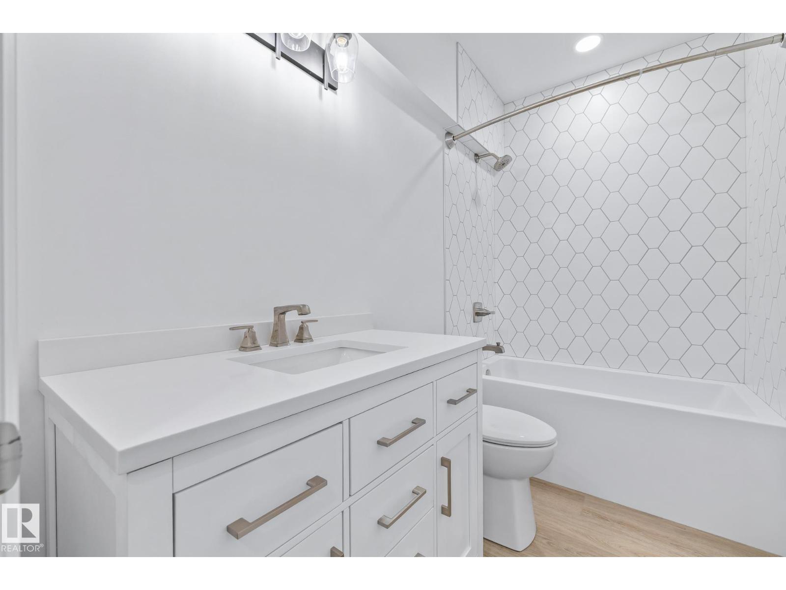 10038 142 ST NW, Edmonton