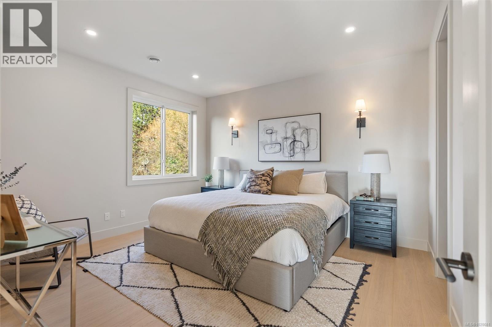 2 588 Whiteside Street, Saanich