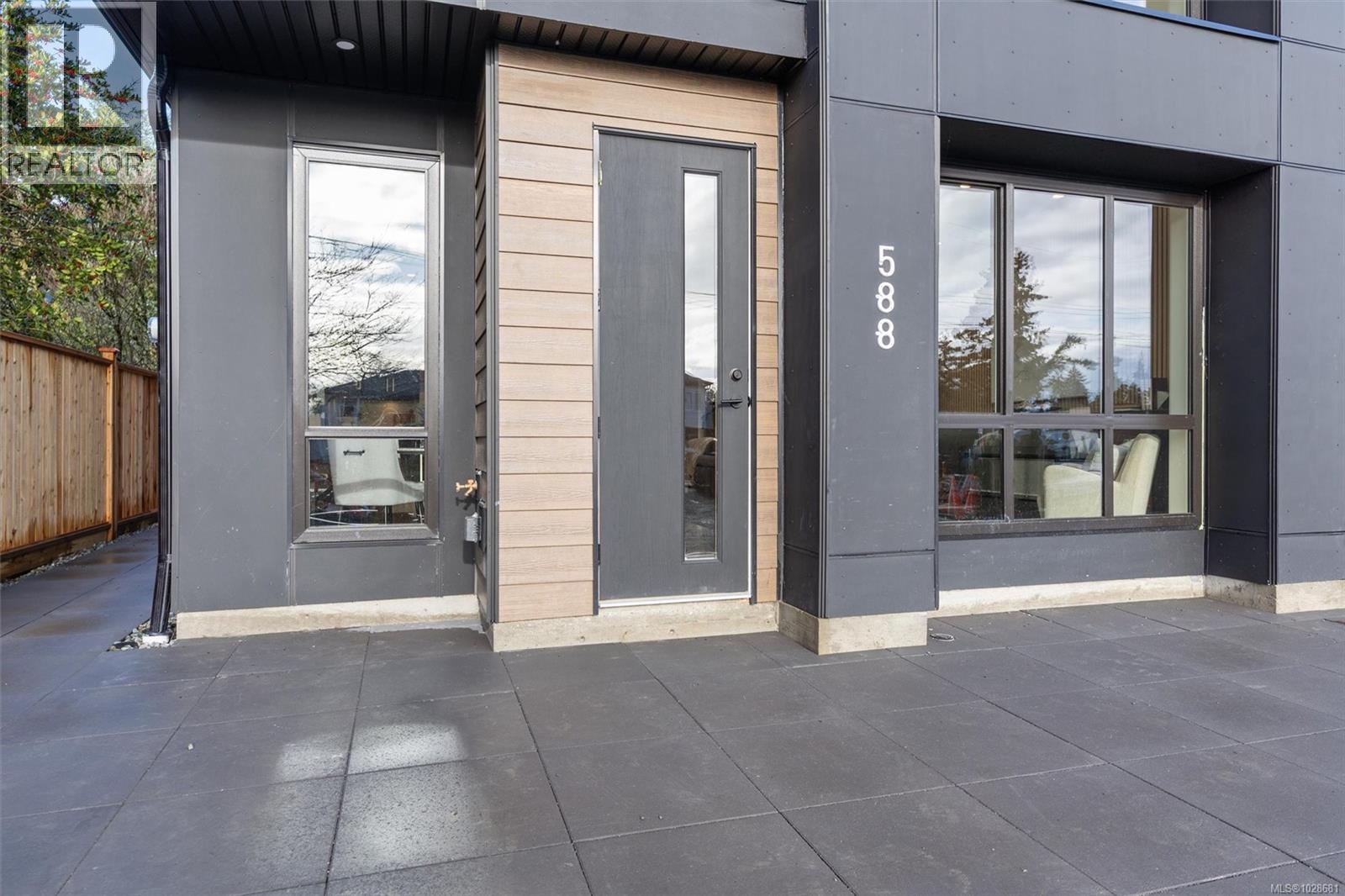 2 588 Whiteside Street, Saanich