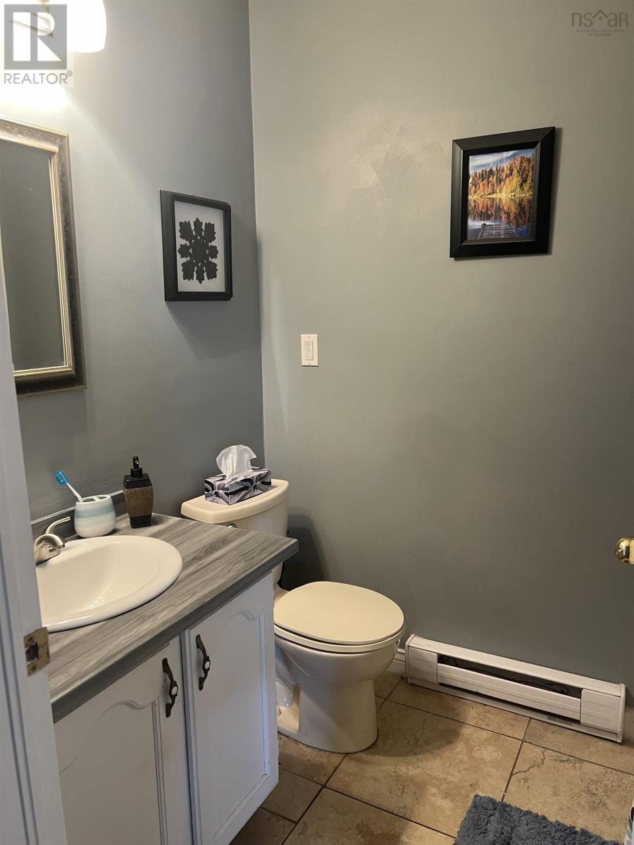 Property 10 of 20 of 406 Parkdale Avenue