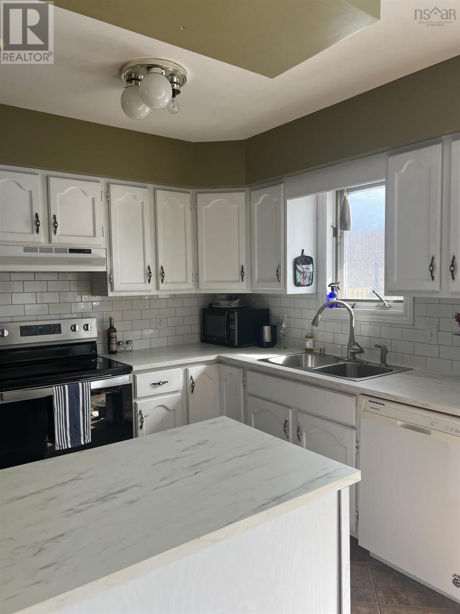 Property 3 of 20 of 406 Parkdale Avenue