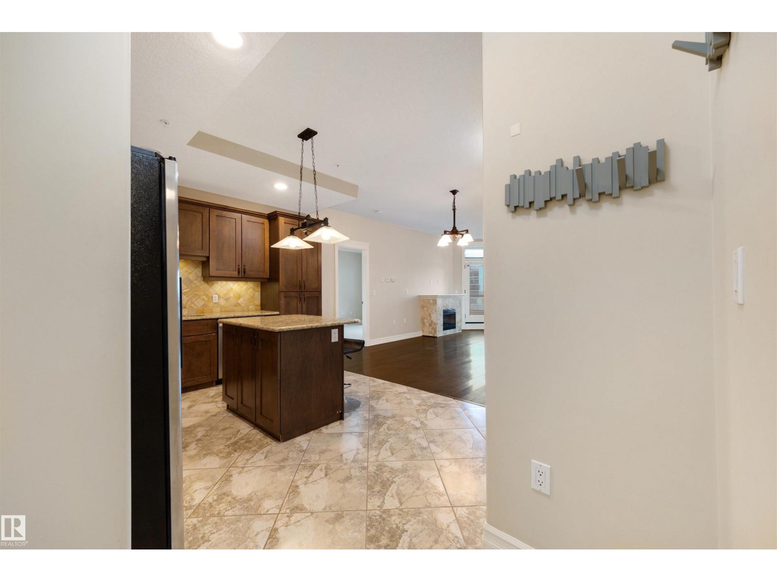 #906 10142 111 ST NW - 3