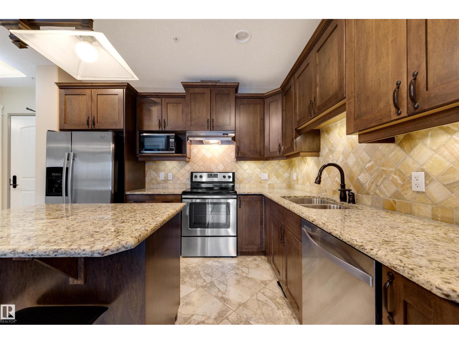 #906 10142 111 ST NW - 5