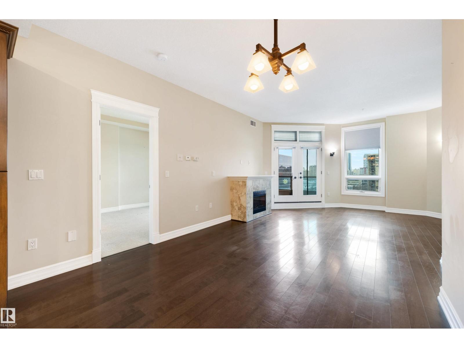 #906 10142 111 ST NW - 7