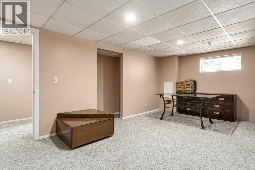 Single Family House Bi-level for Sale in  Shawfield Way SW Shawnessy Calgary 