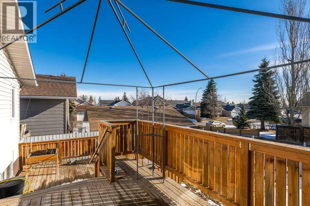 Single Family House Bi-level for Sale in  Shawfield Way SW Shawnessy Calgary 