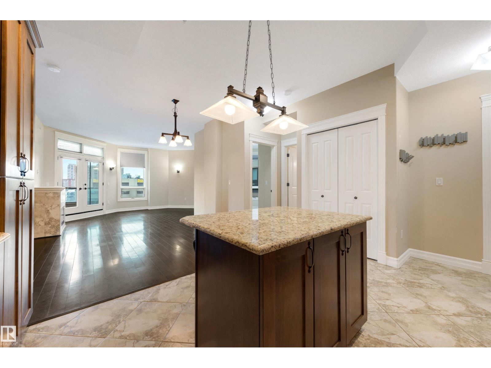 #906 10142 111 ST NW - 6