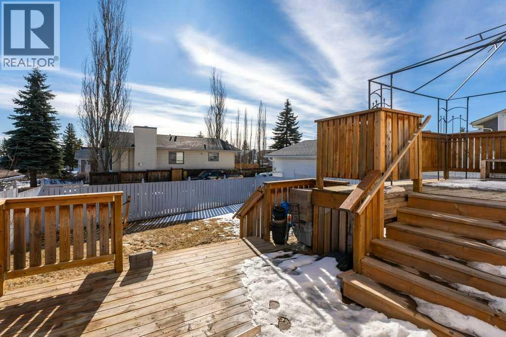 Single Family House Bi-level for Sale in  Shawfield Way SW Shawnessy Calgary 