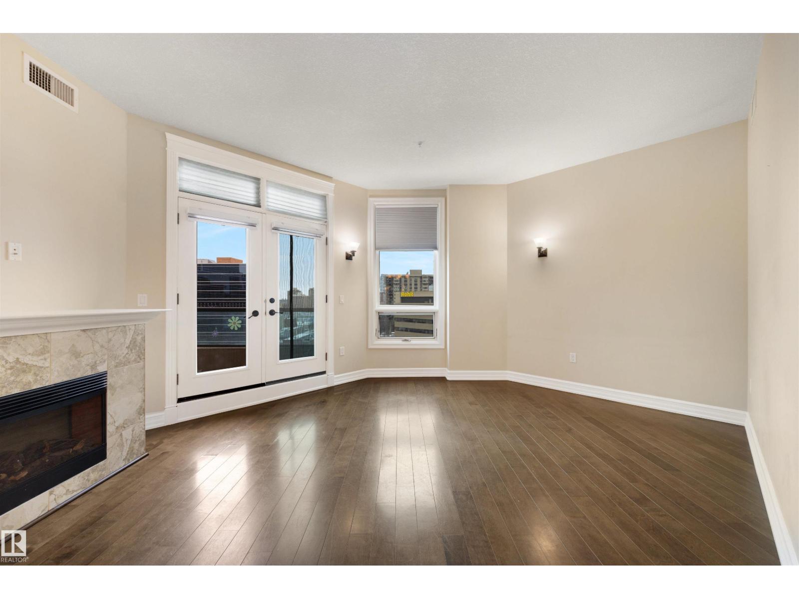 #906 10142 111 ST NW - 8