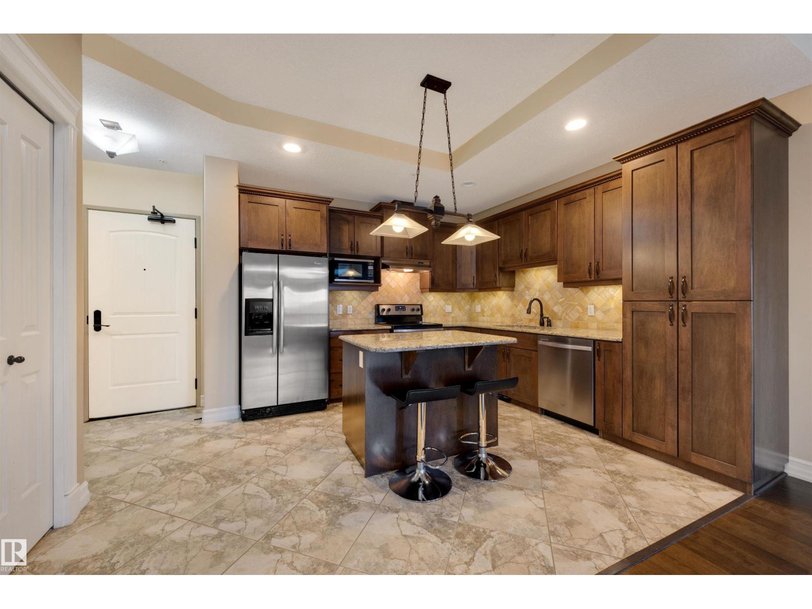 #906 10142 111 ST NW - 4