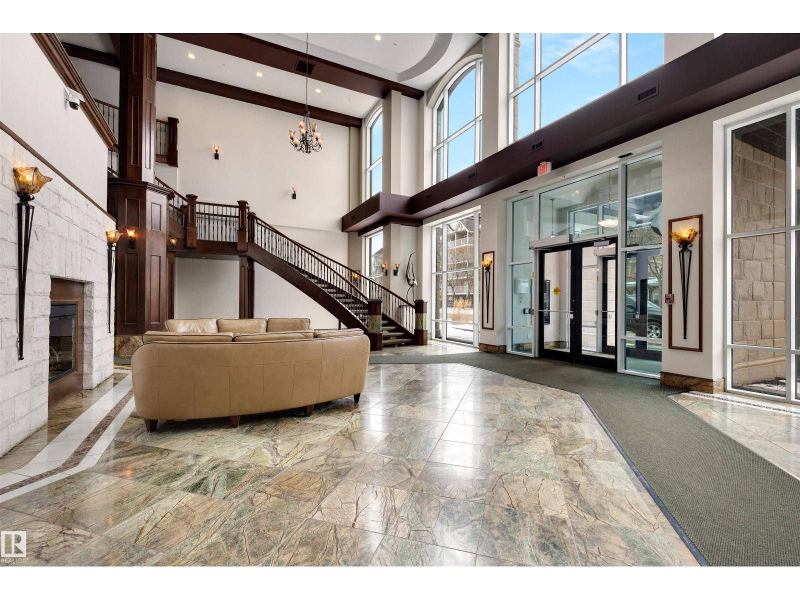 #906 10142 111 ST NW - 25