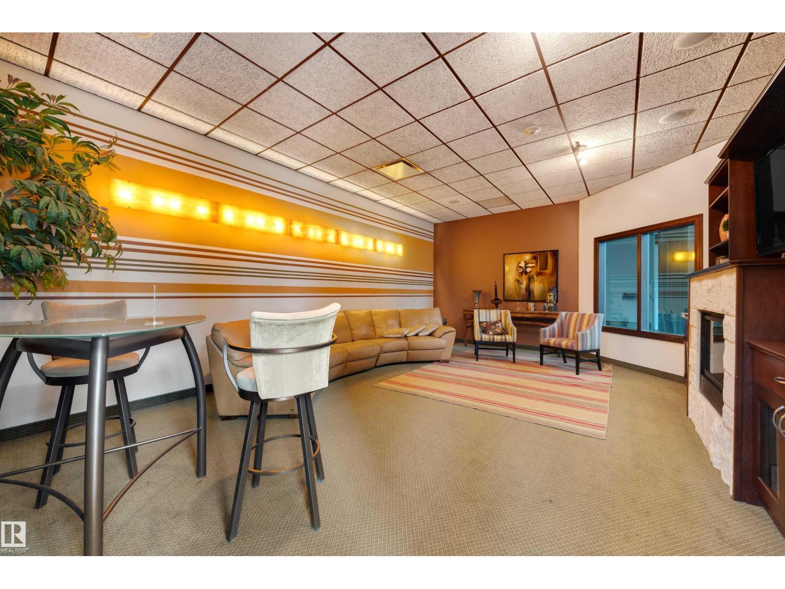 #906 10142 111 ST NW - 26
