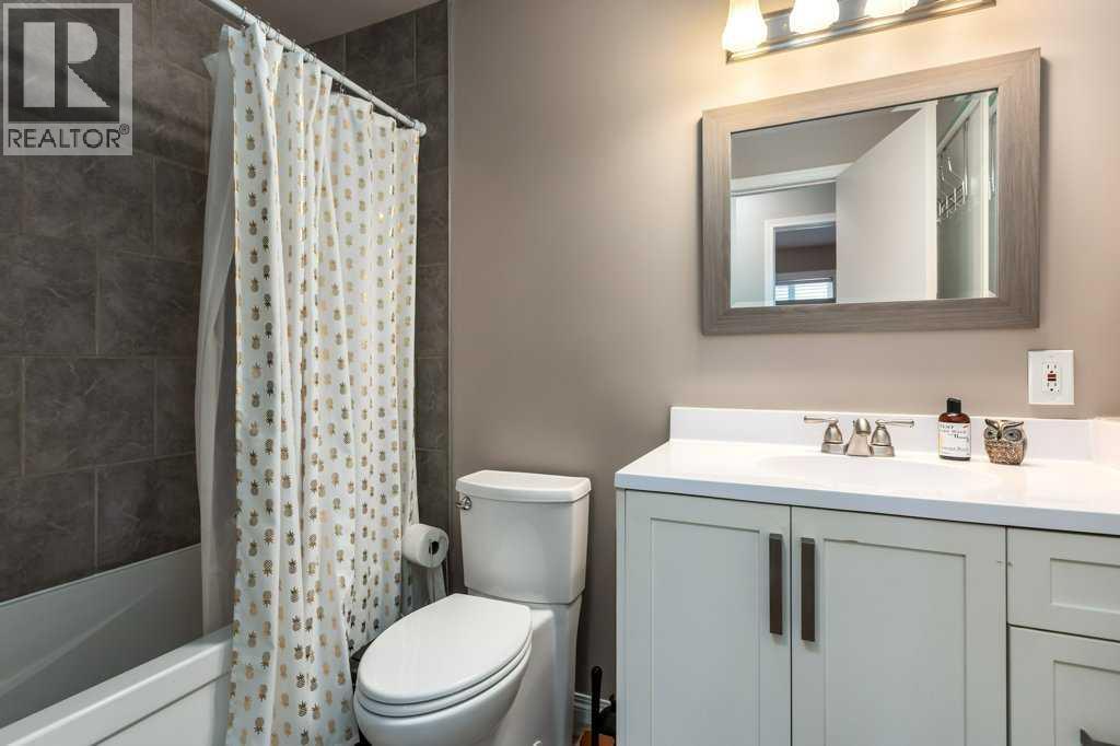 Single Family House Bi-level for Sale in  Shawfield Way SW Shawnessy Calgary 