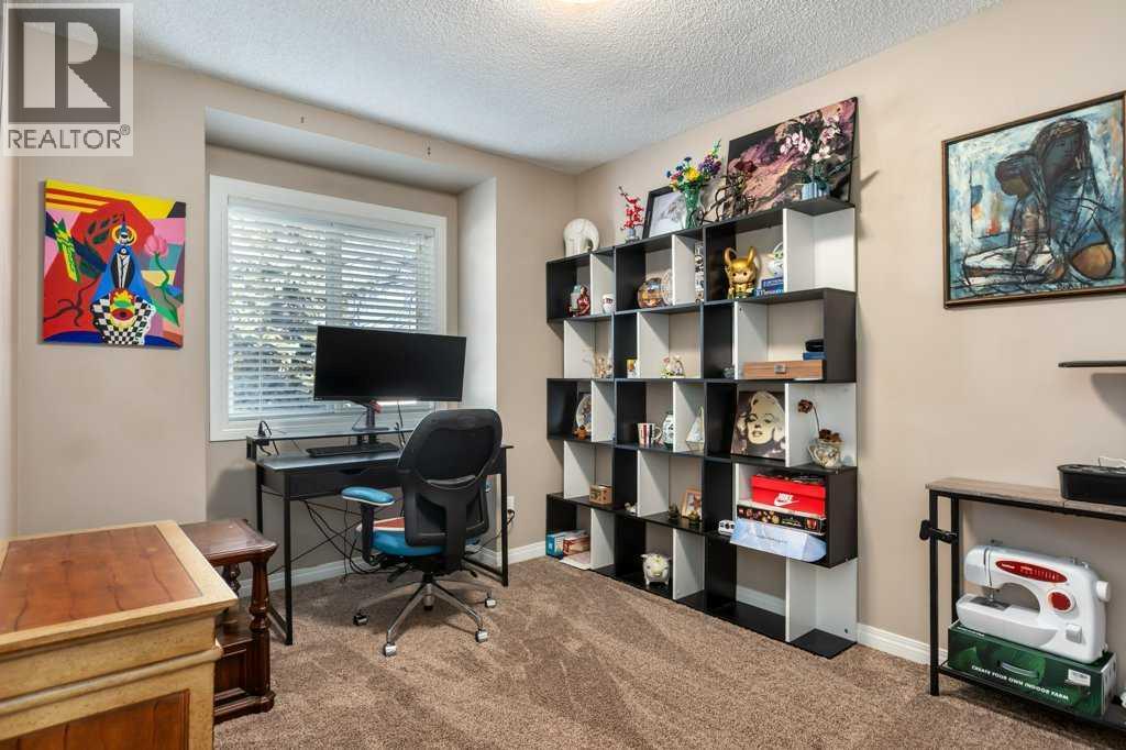 Single Family House Bi-level for Sale in  Shawfield Way SW Shawnessy Calgary 