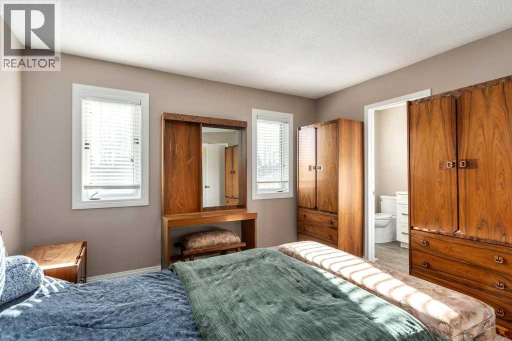 Single Family House Bi-level for Sale in  Shawfield Way SW Shawnessy Calgary 