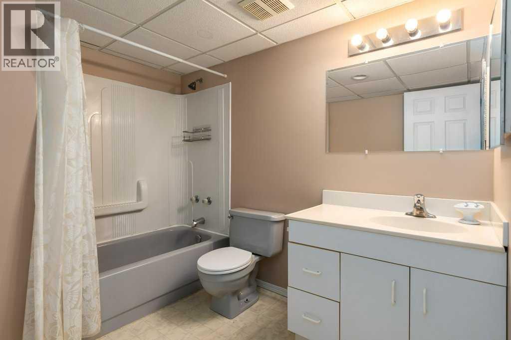 Single Family House Bi-level for Sale in  Shawfield Way SW Shawnessy Calgary 