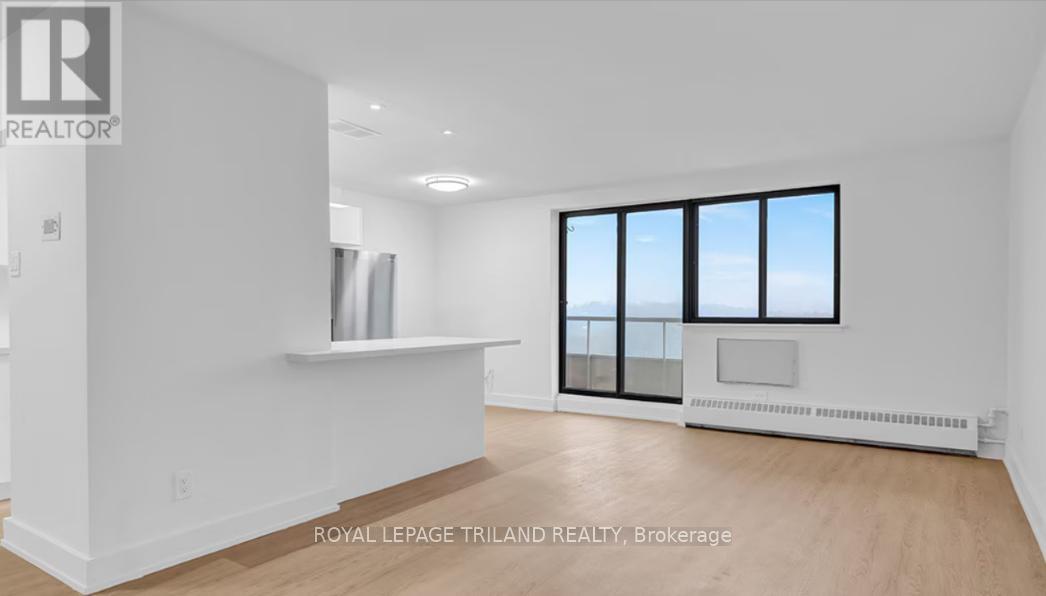 402 - 671 WOOLWICH STREET