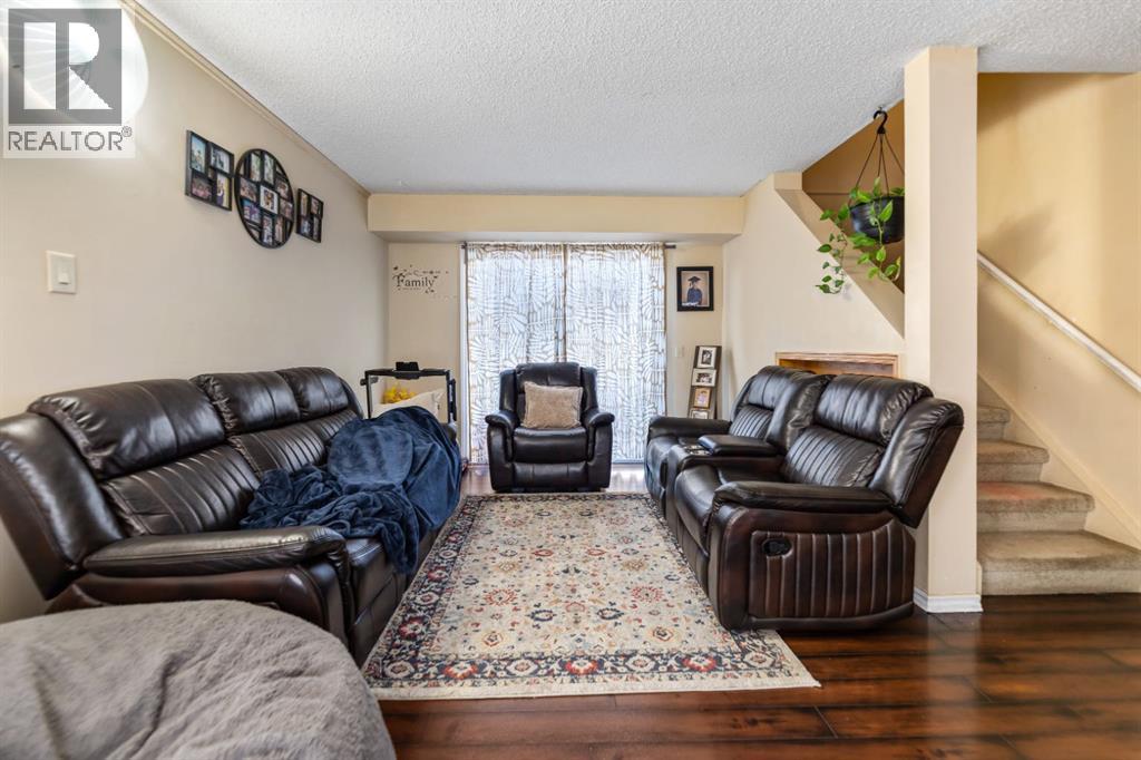 Single Family House for Sale in  Falton Way NE Falconridge Calgary 