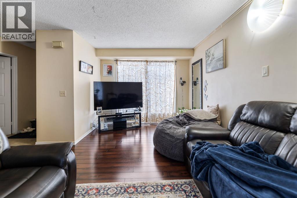 Single Family House for Sale in  Falton Way NE Falconridge Calgary 