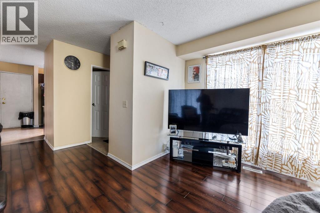 Single Family House for Sale in  Falton Way NE Falconridge Calgary 