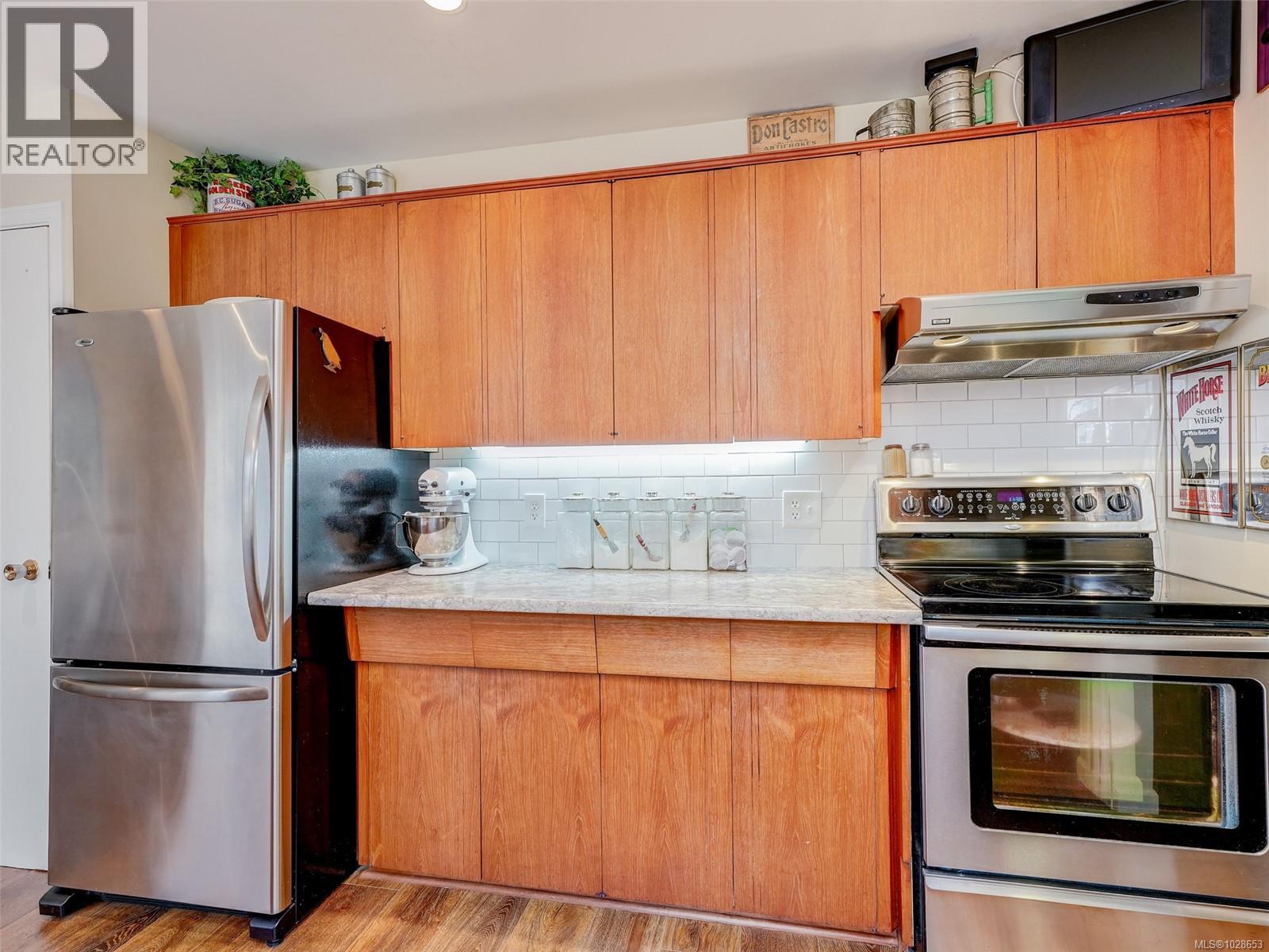 985 SUTCLIFFE RD - 8