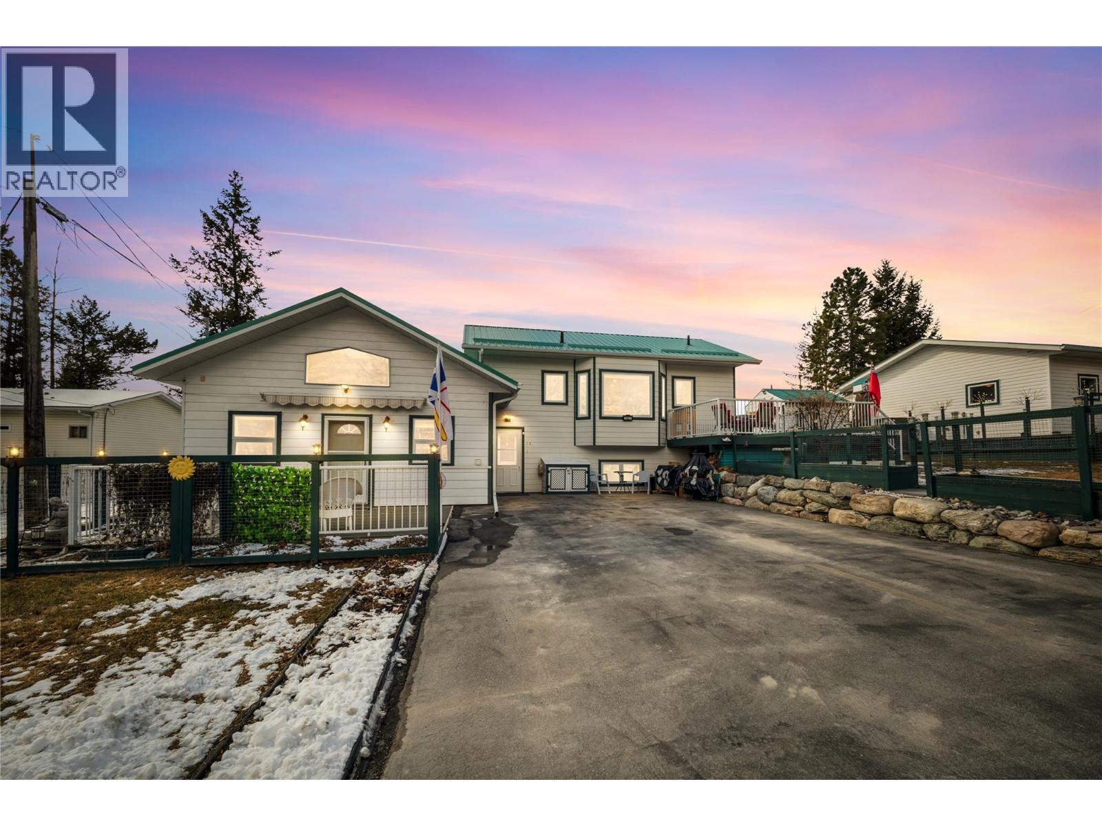 7527 Park Drive West, Radium Hot Springs