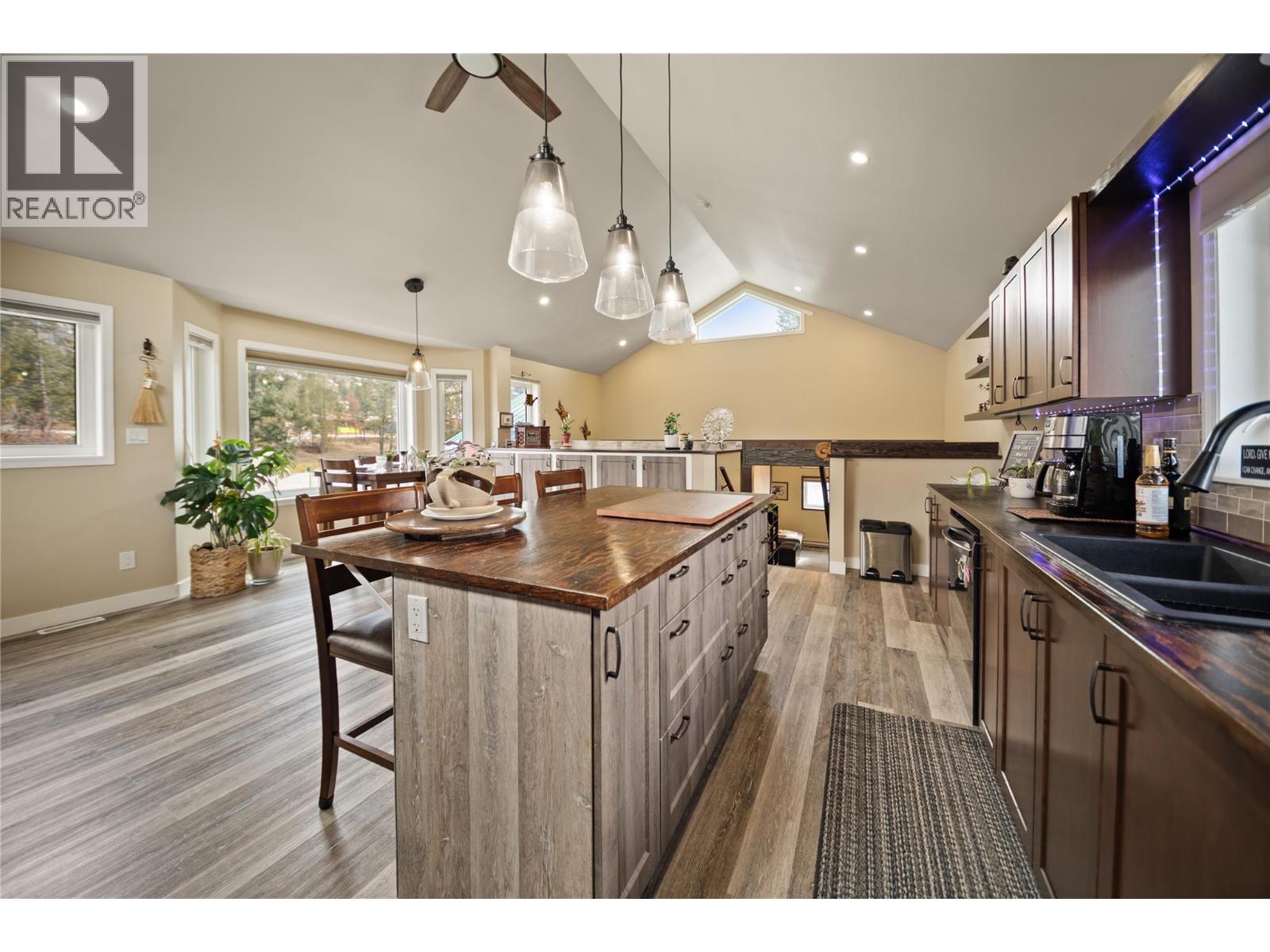 7527 Park Drive West, Radium Hot Springs