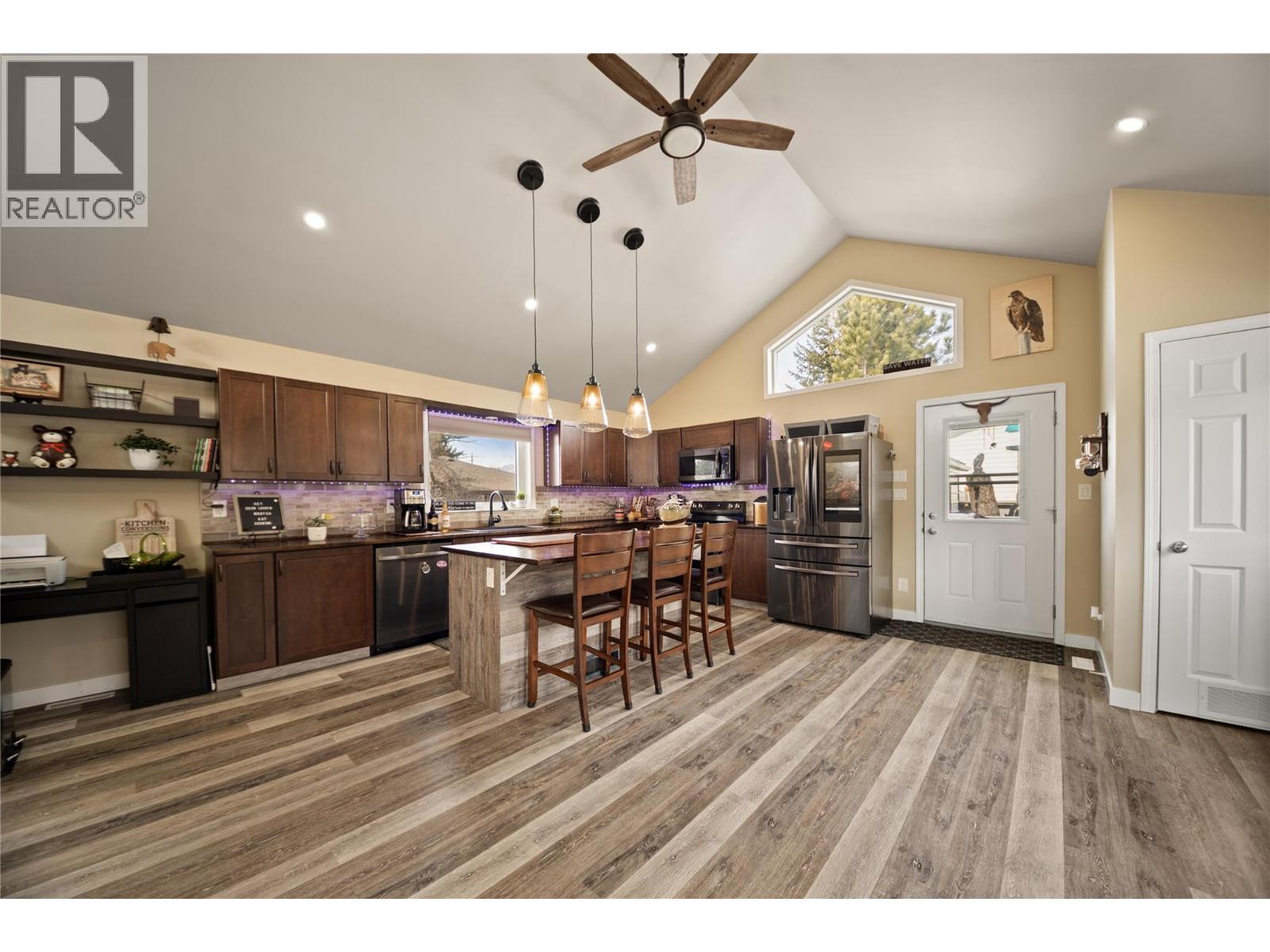 7527 Park Drive West, Radium Hot Springs