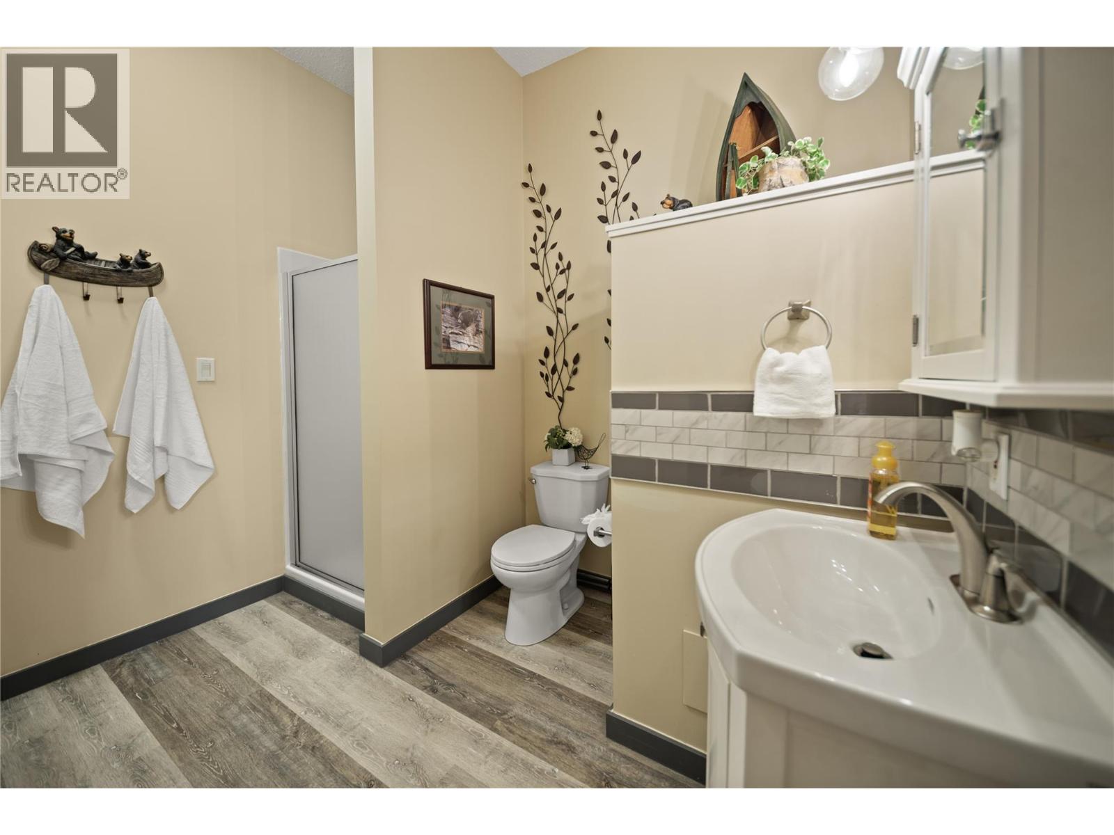 7527 Park Drive West, Radium Hot Springs