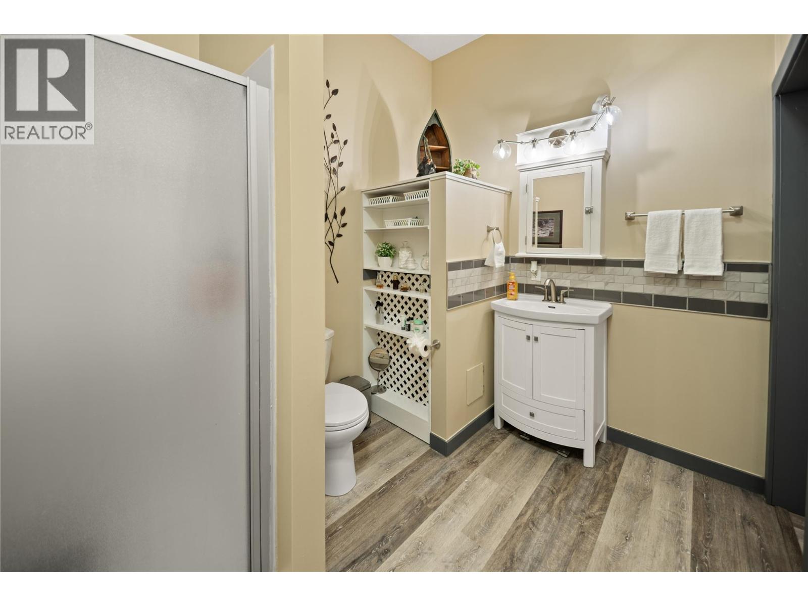 7527 Park Drive West, Radium Hot Springs