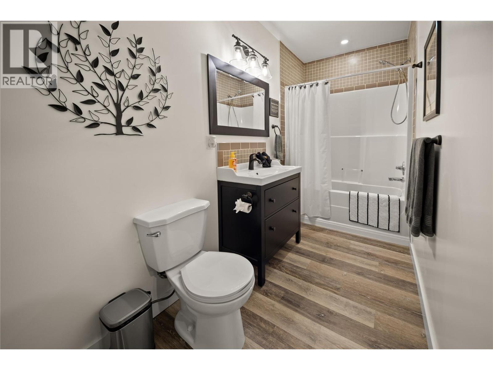 7527 Park Drive West, Radium Hot Springs