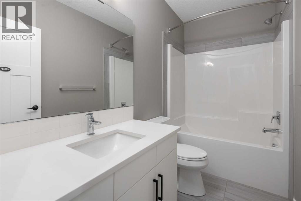 Single Family House 4 Level for Sale in  Evanston Hill NW Evanston Calgary 