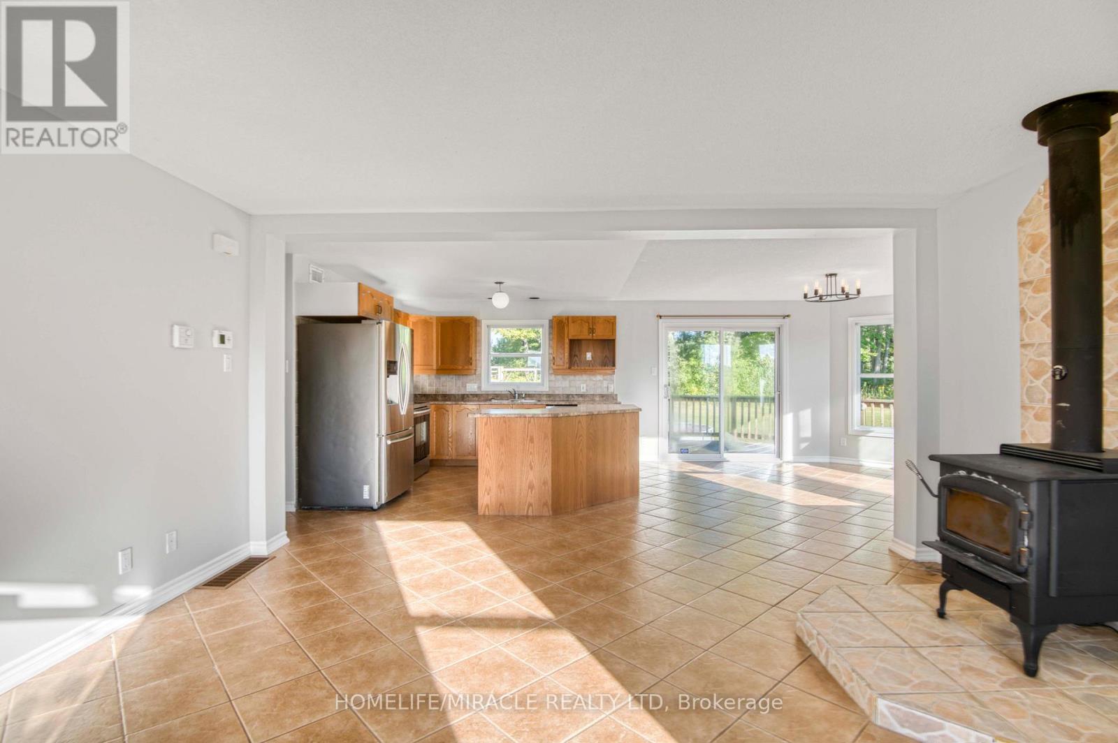 682093 260 SIDE ROAD - 21