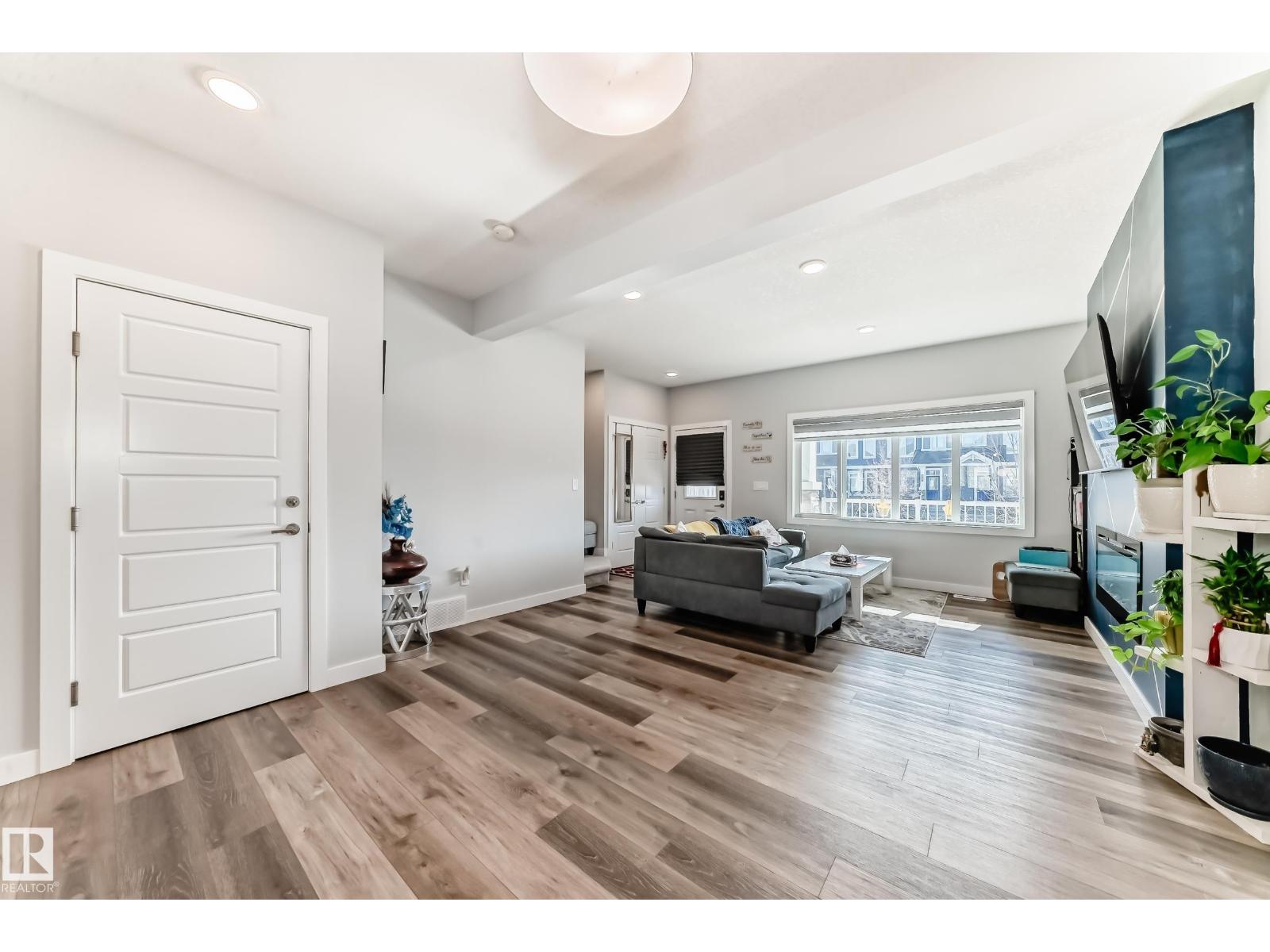 572 GLENRIDDING RAVINE DR SW - 17
