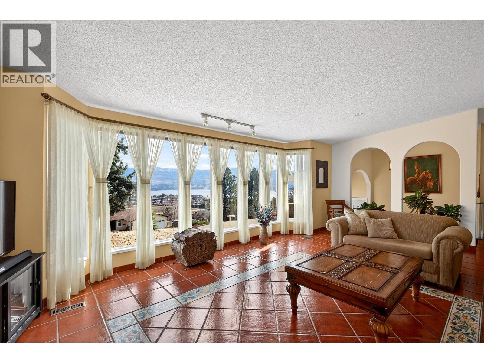  1141 Trevor Drive, West Kelowna