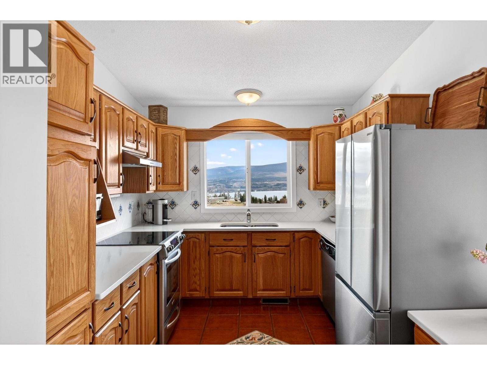  1141 Trevor Drive, West Kelowna