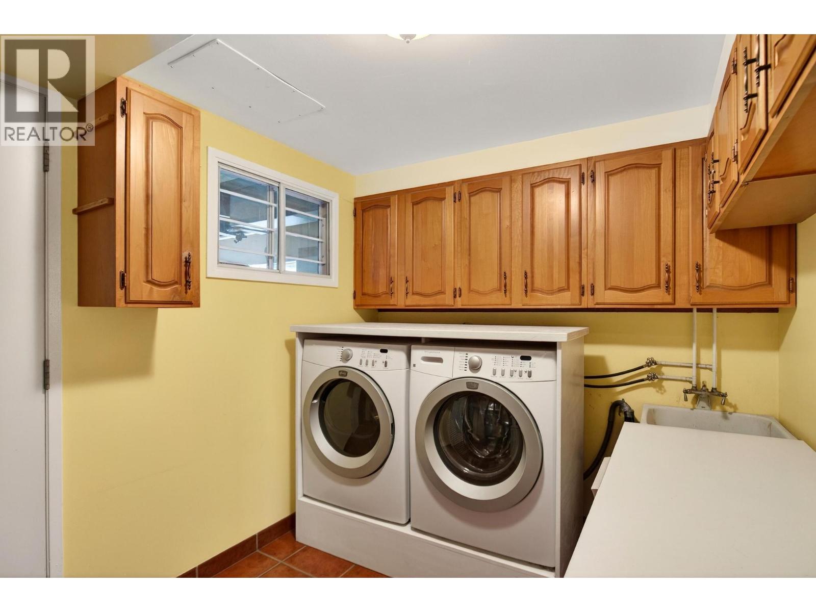  1141 Trevor Drive, West Kelowna