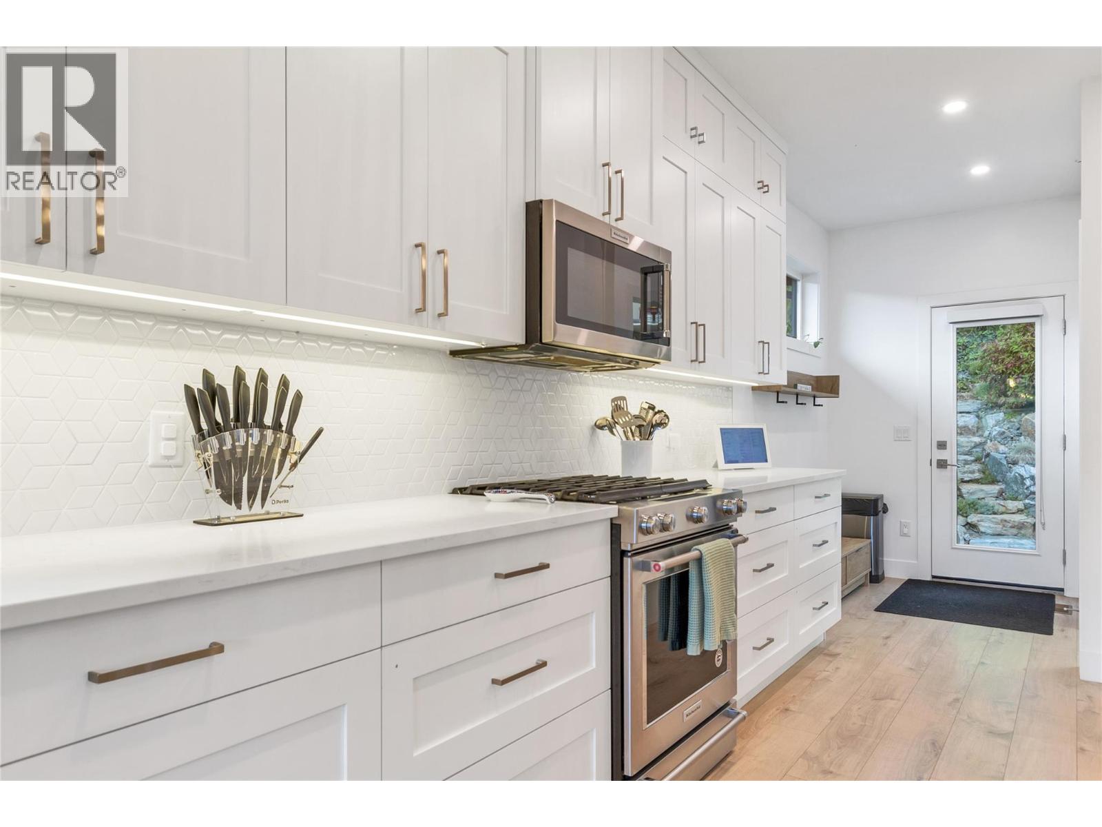 11559 Middleton Court, Lake Country