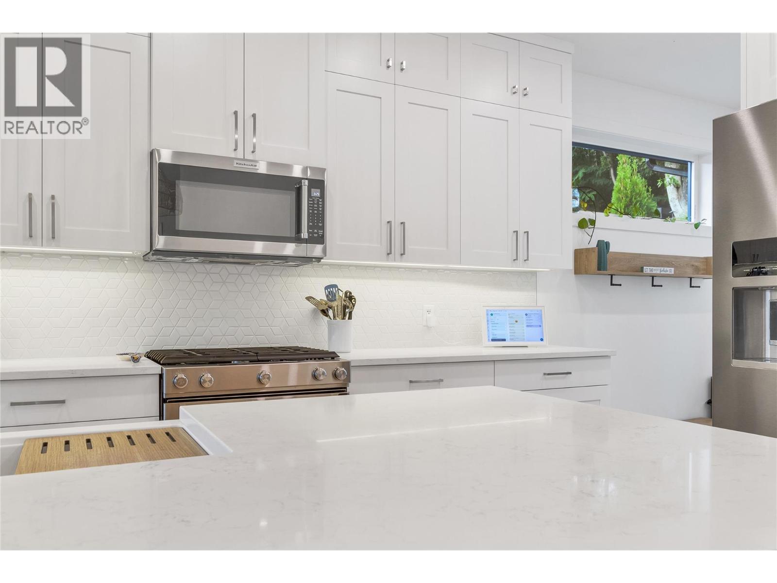 11559 Middleton Court, Lake Country