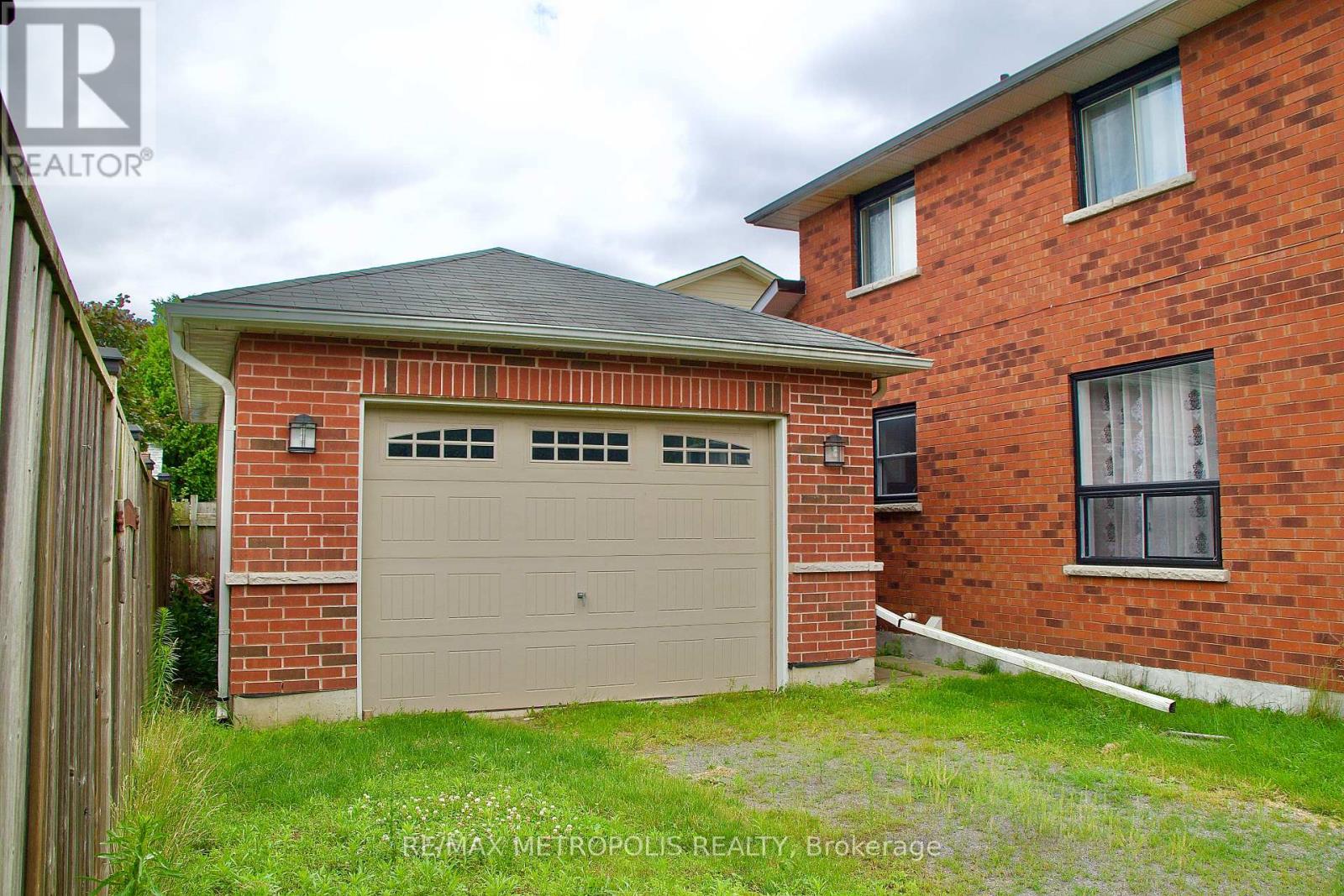1405 MANITOU DRIVE - 4