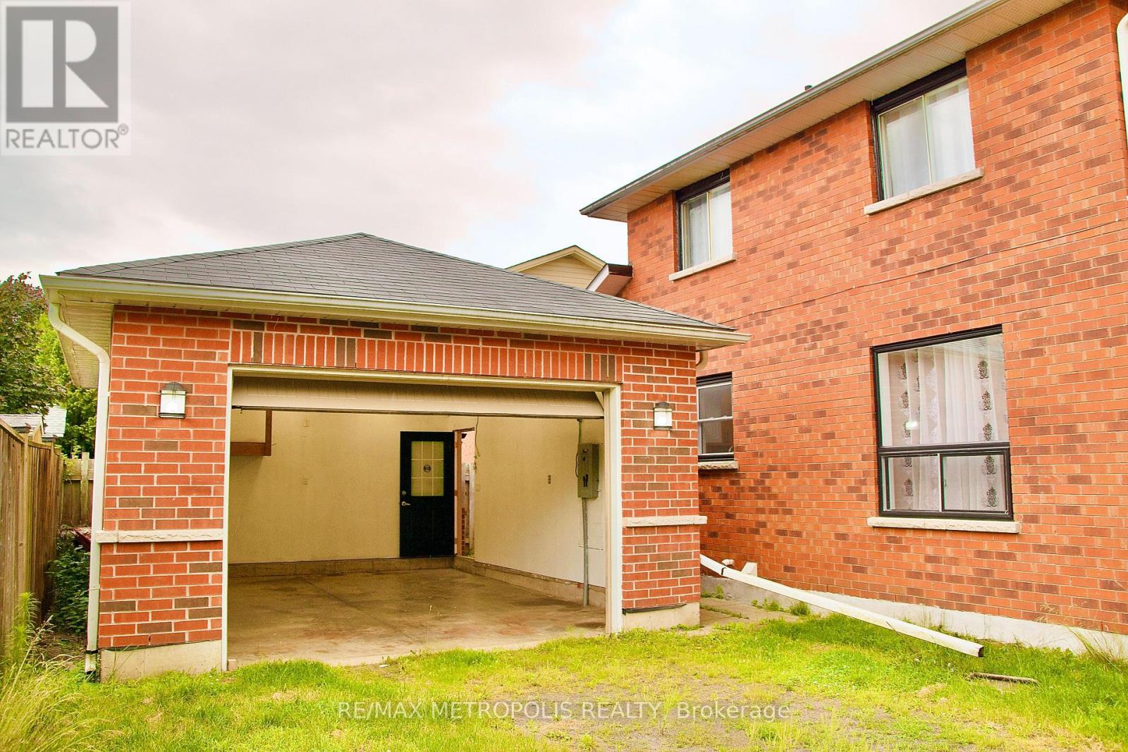 1405 MANITOU DRIVE - 5