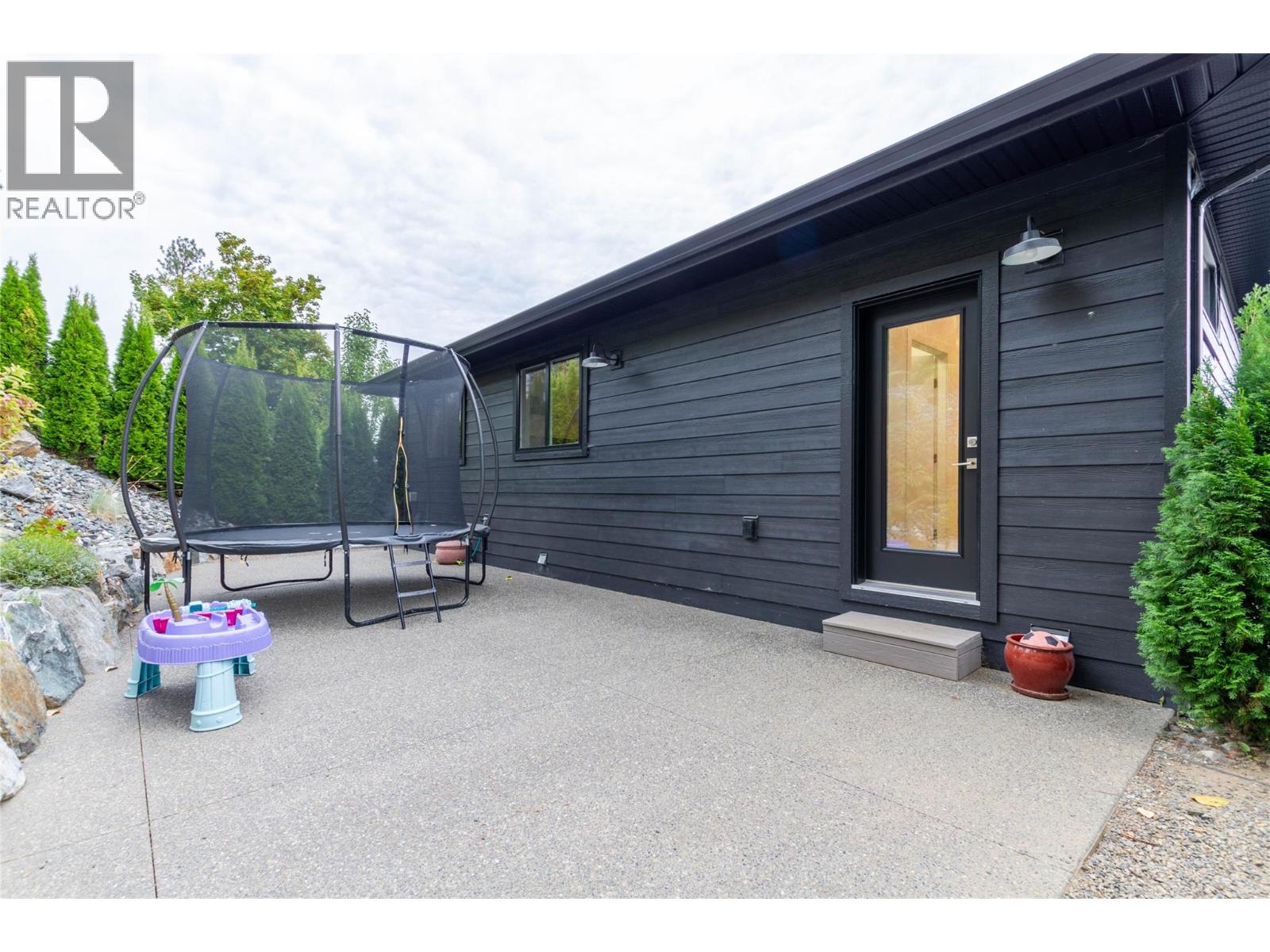 11559 Middleton Court, Lake Country