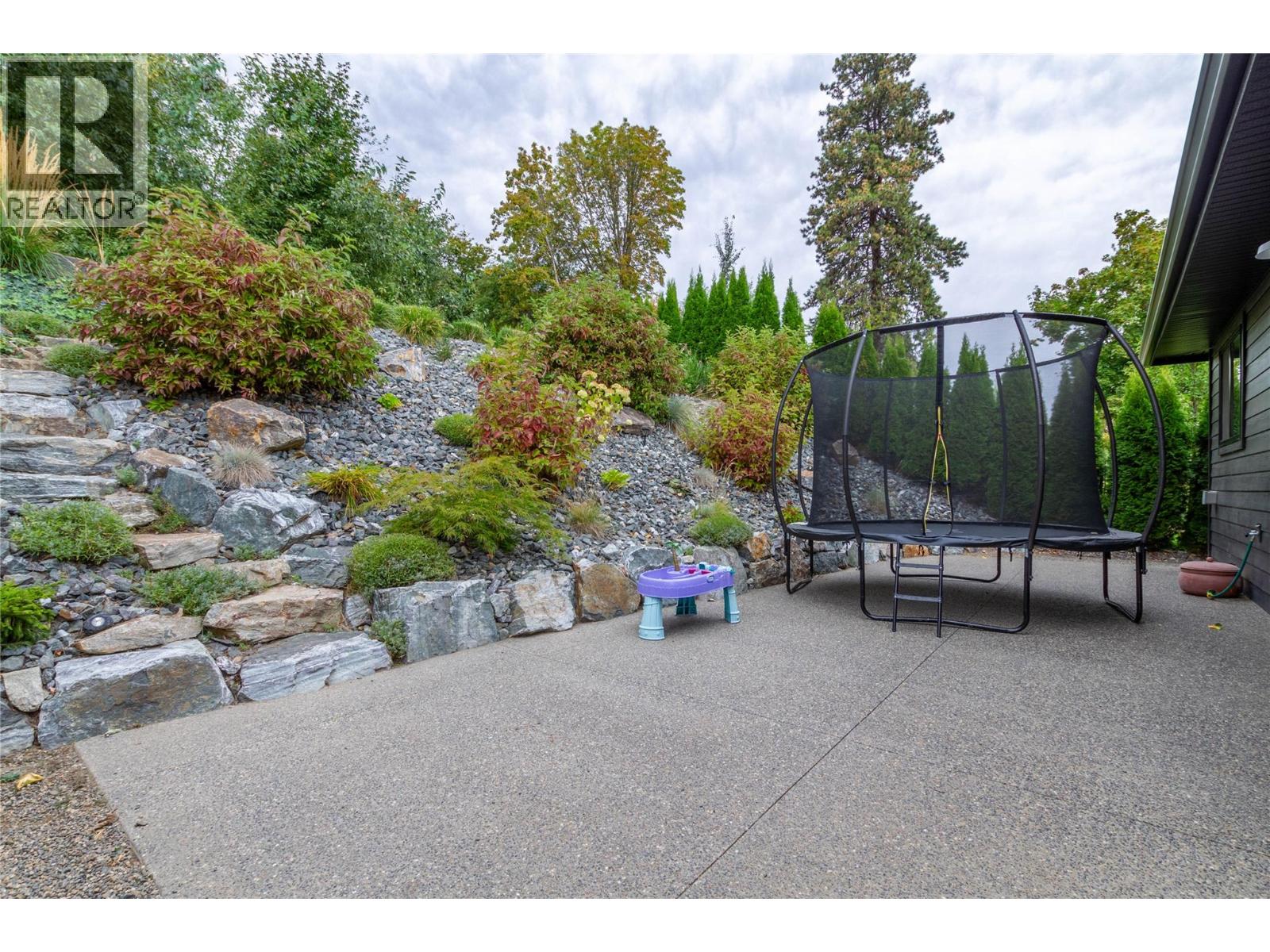 11559 Middleton Court, Lake Country