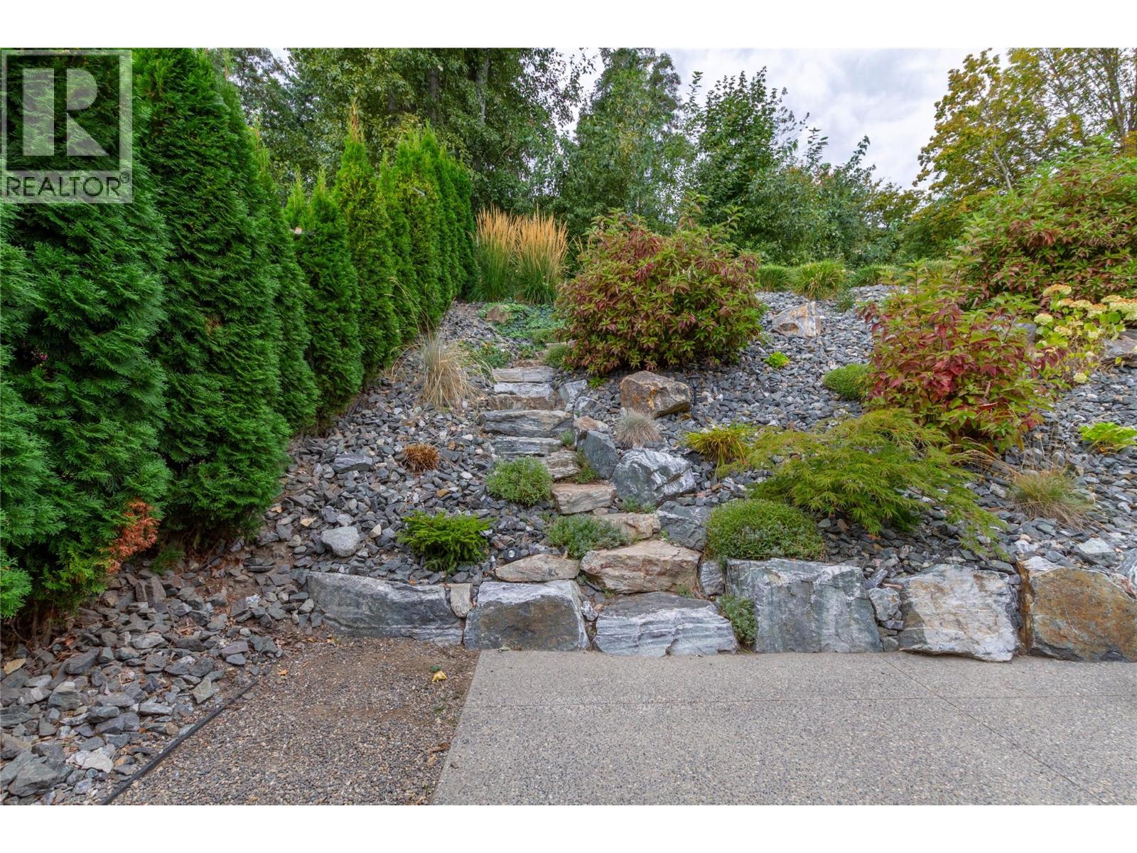 11559 Middleton Court, Lake Country