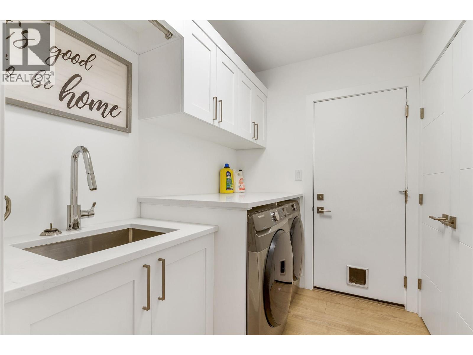 11559 Middleton Court, Lake Country